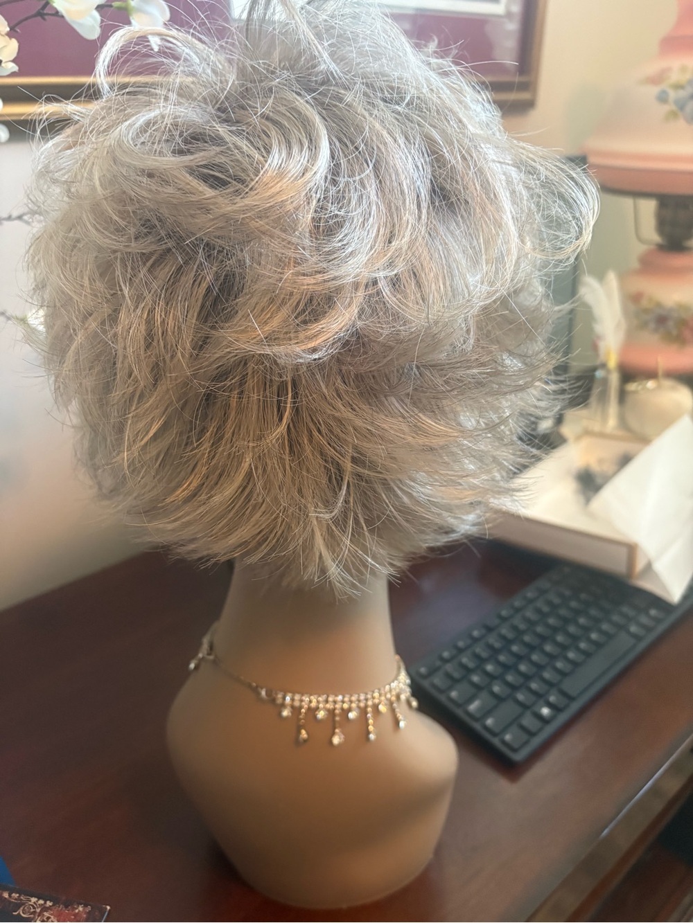Short Layered Women's Wig in Ash Blonde - Elegant Everyday Style - Picture 2 of 5